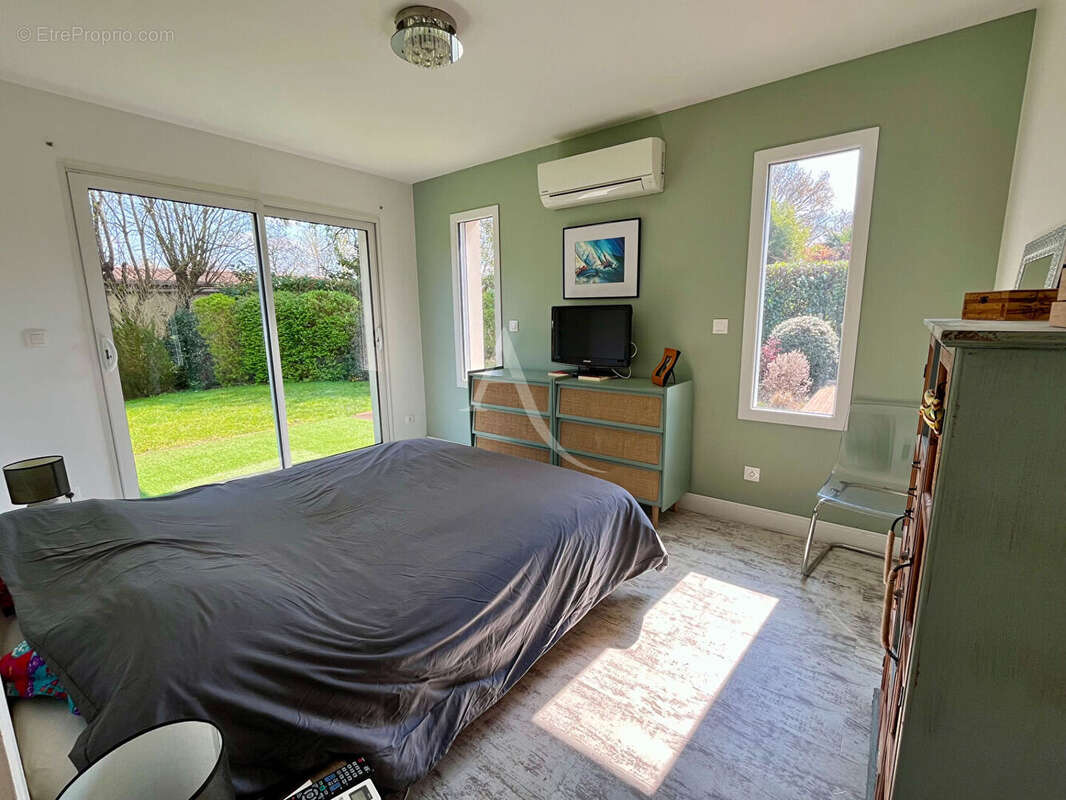 Maison à SAINT-JEAN-D'ILLAC