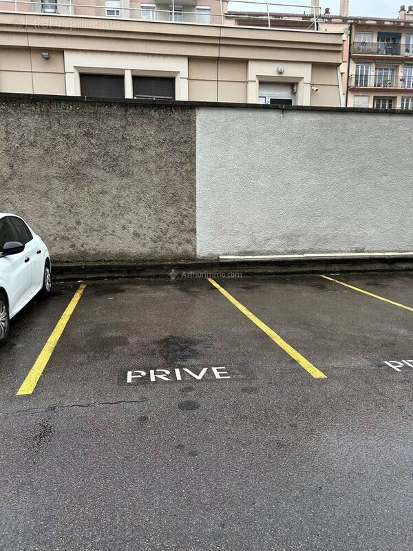 Parking à VILLEURBANNE