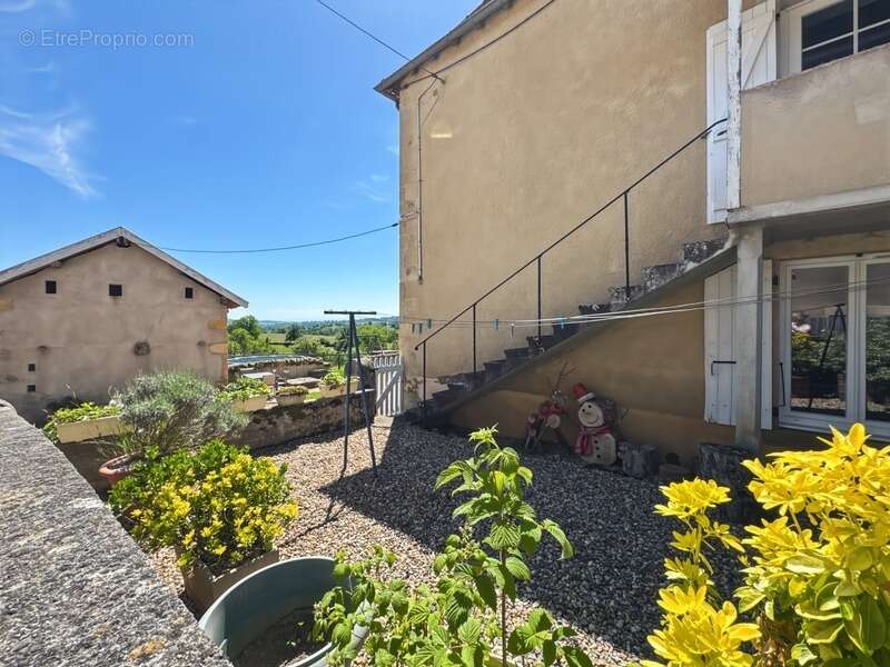 Maison à LA CLAYETTE