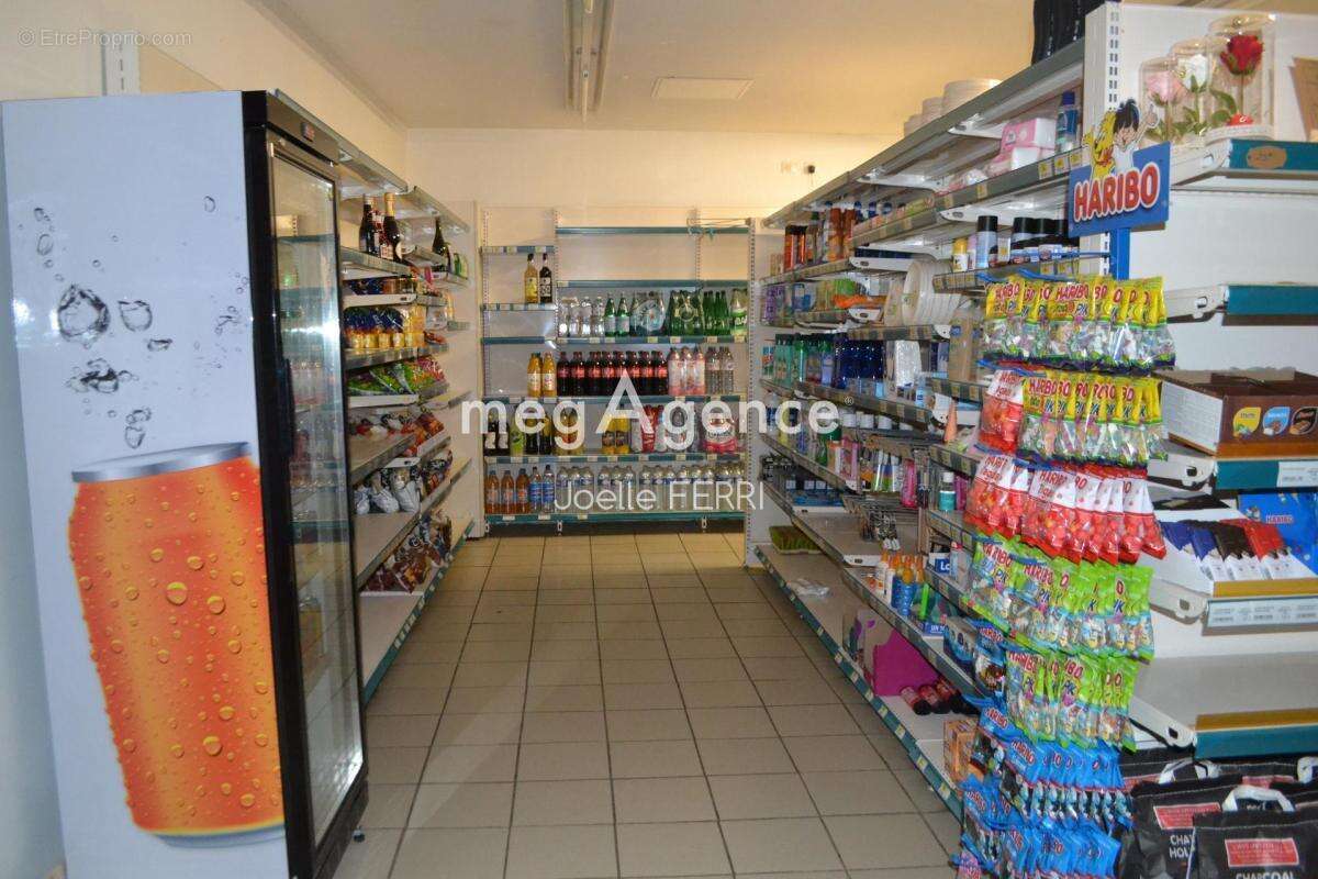 Commerce à MONTLAUR