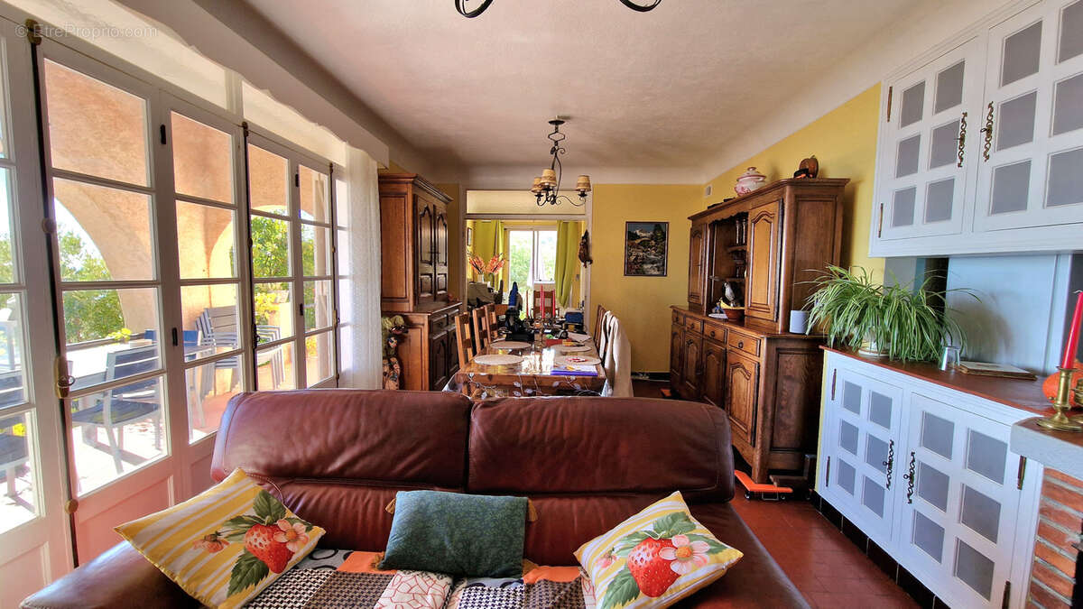 Maison à LES ISSAMBRES