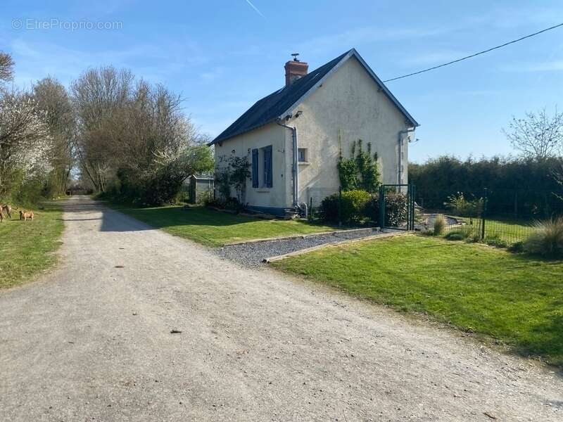  propriété équestre de caractère – 3,3 hectares – habitation + gîte + dépendances  le dezert (50) - photo 13