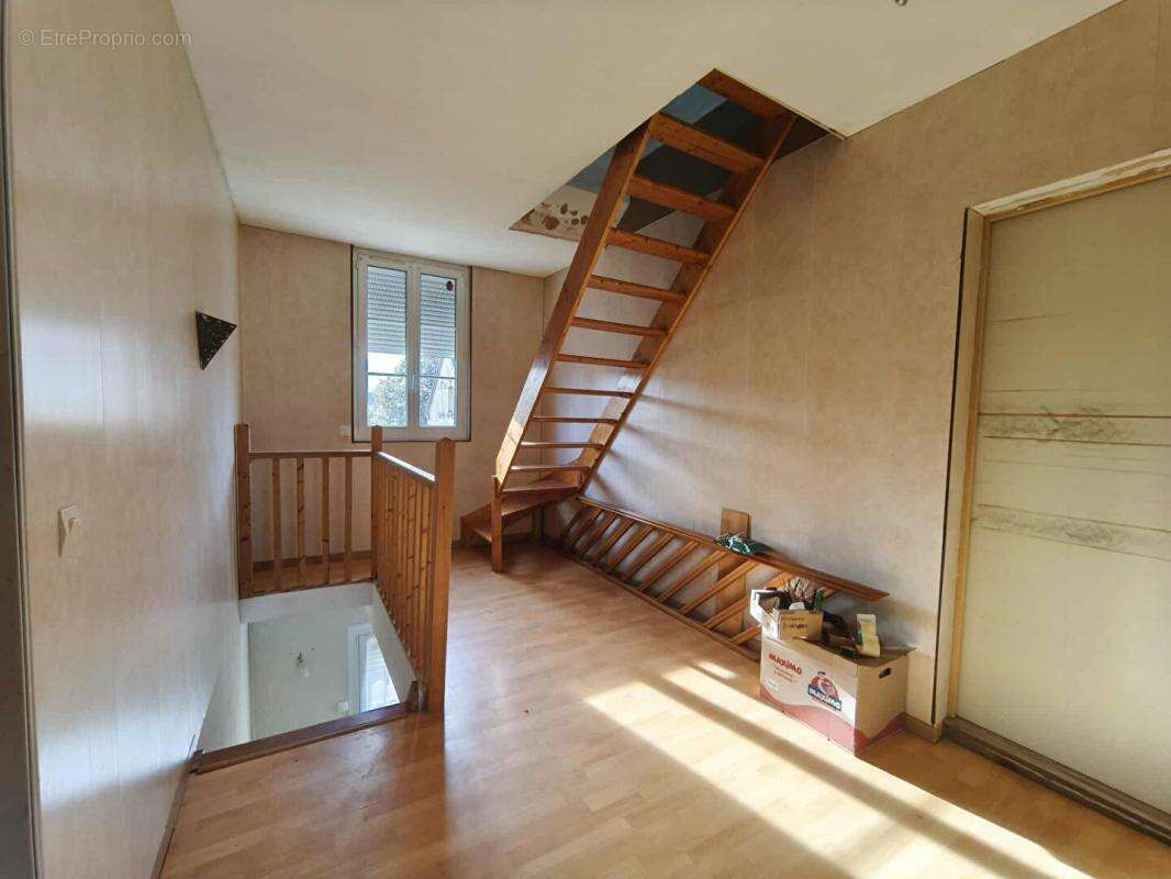 Maison 8 pièce(s) 211 m2 - photo 8