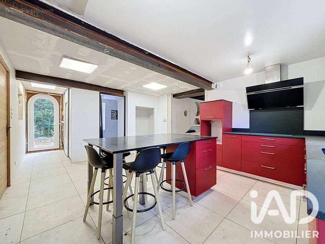 Maison 260 m² à Aurin  - photo 8