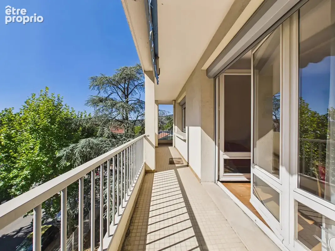 Appartement T3 avec balcon, cave et stationnement Avenue Victor Hugo - photo 2