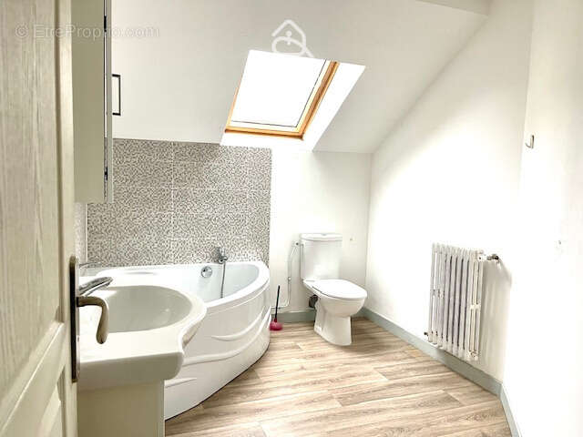 Immeuble avec appartement duplex renove sur local commercia - photo 14