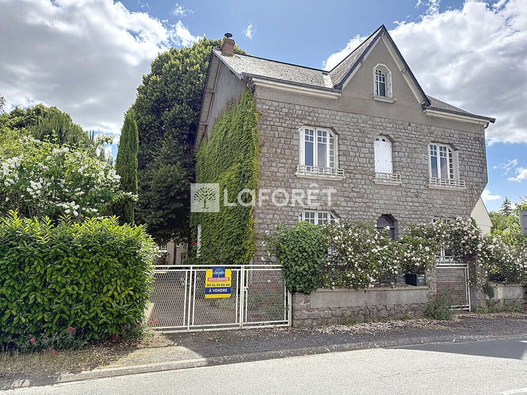 Maison à BRISSAC-QUINCE