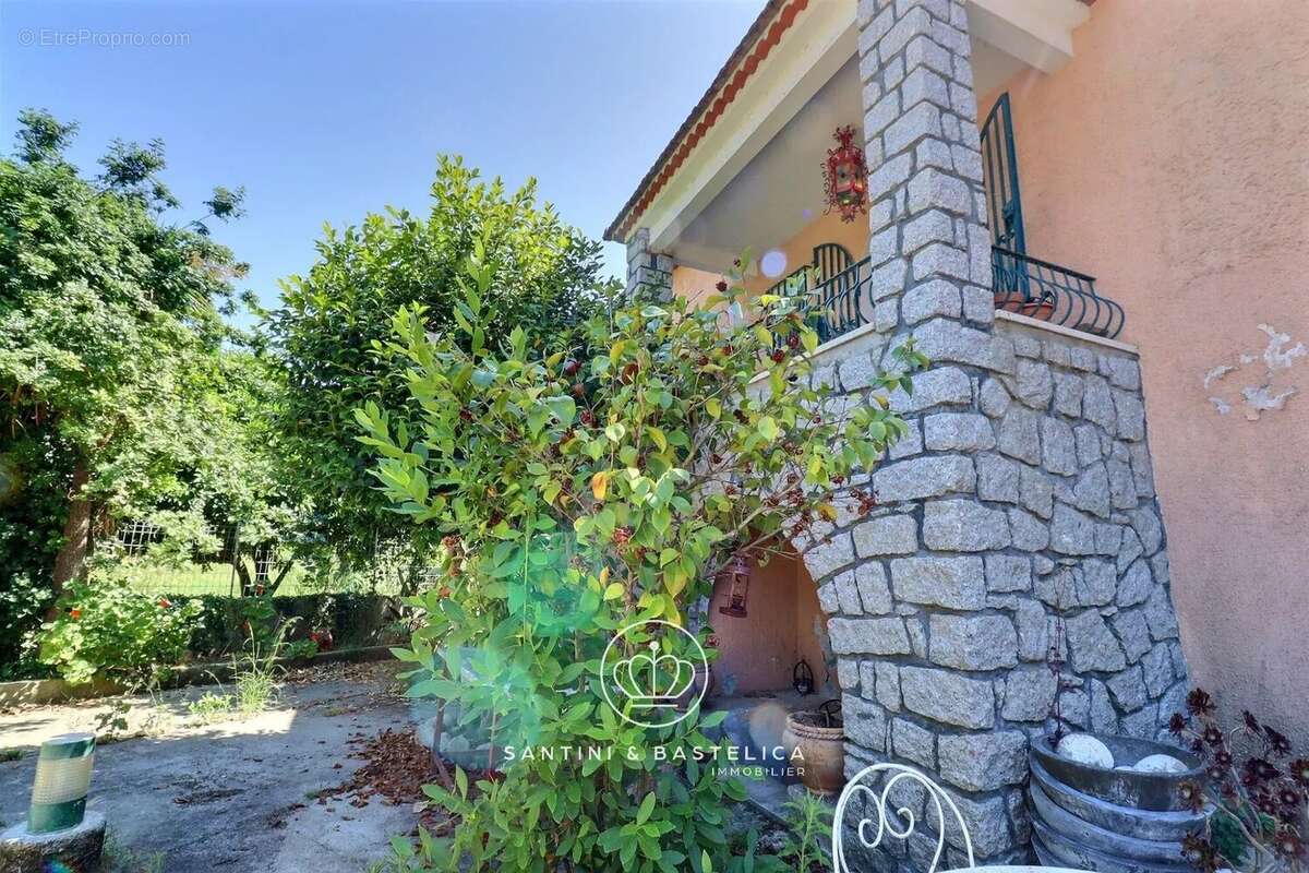 Maison à rénover 160 m² à Sari-d'Orcino - photo 12