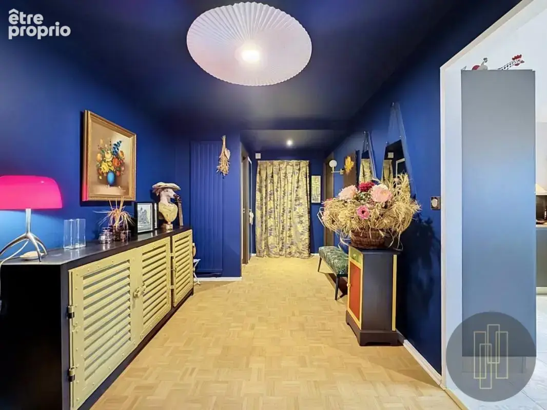 Rare - Type 5 dernier étage - 138 m², balcon 16 m², double garage, parking extérieur et cave - photo 6