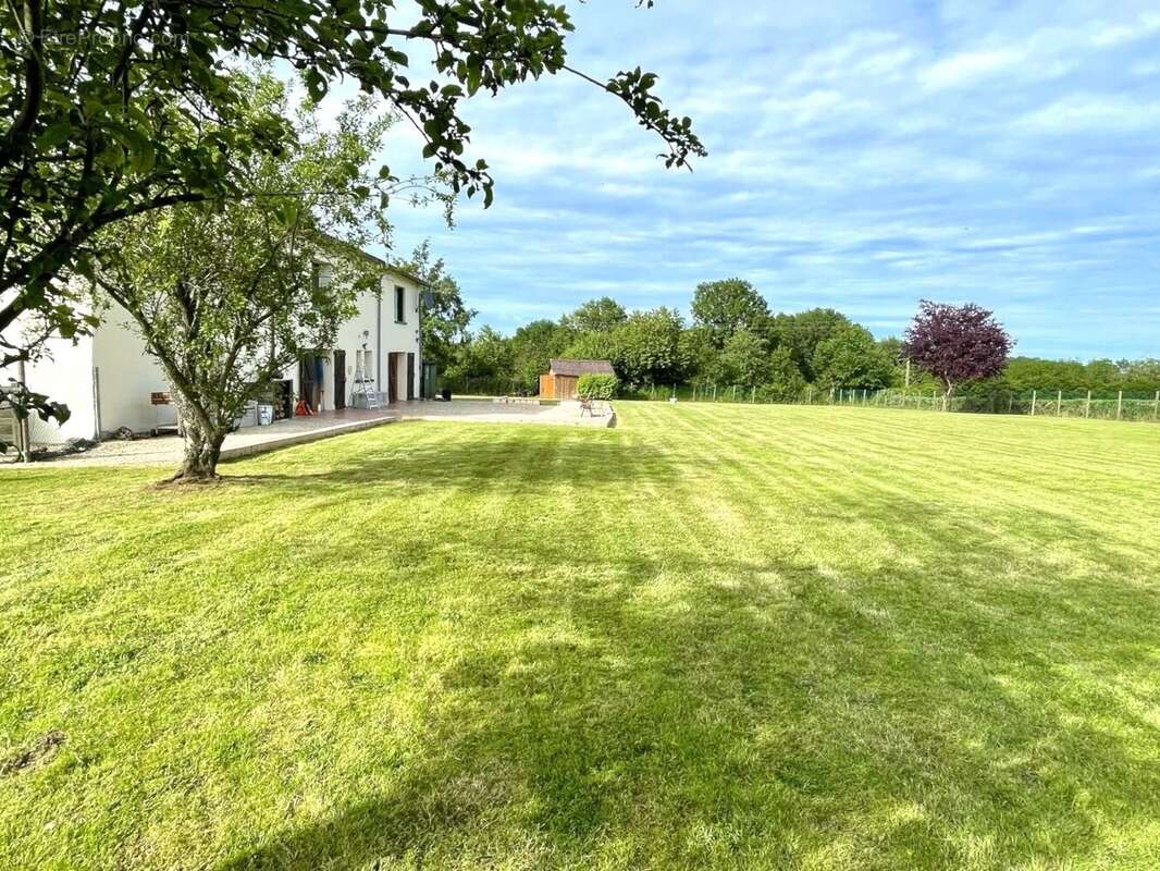 Maison à CHATEAU-GARNIER