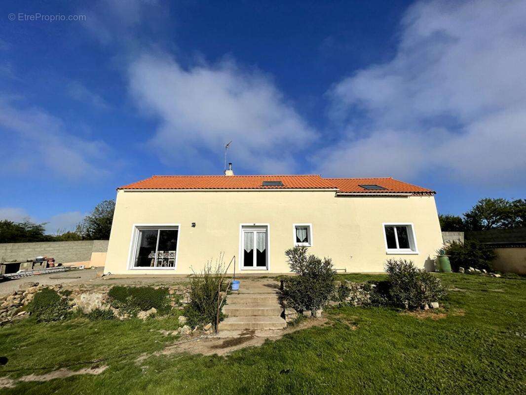 Maison Saint Viaud (44320) - 5 chambres - 168 m2 - photo 2