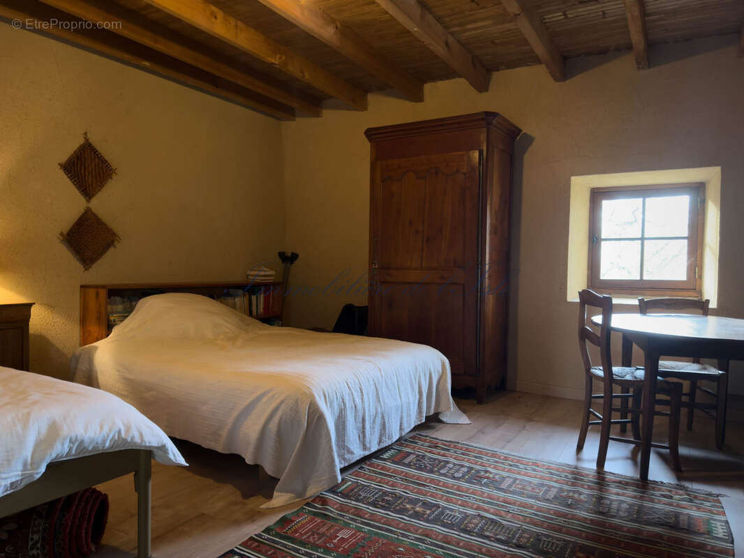 Maison à NEUVIC