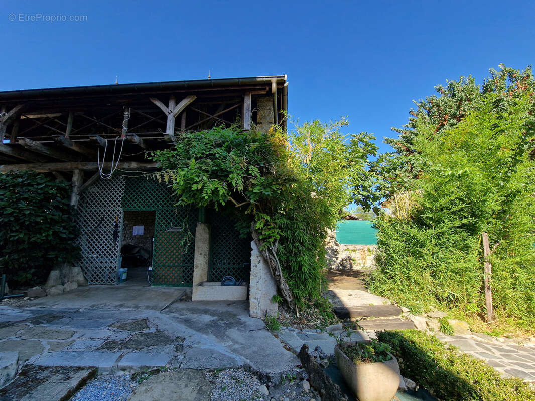 Maison à CEYZERIEU