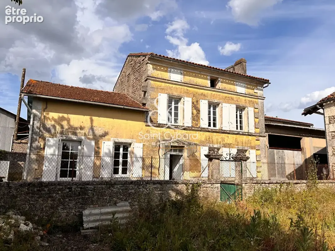 Maison  de caractere à rénover intégralement - photo 2