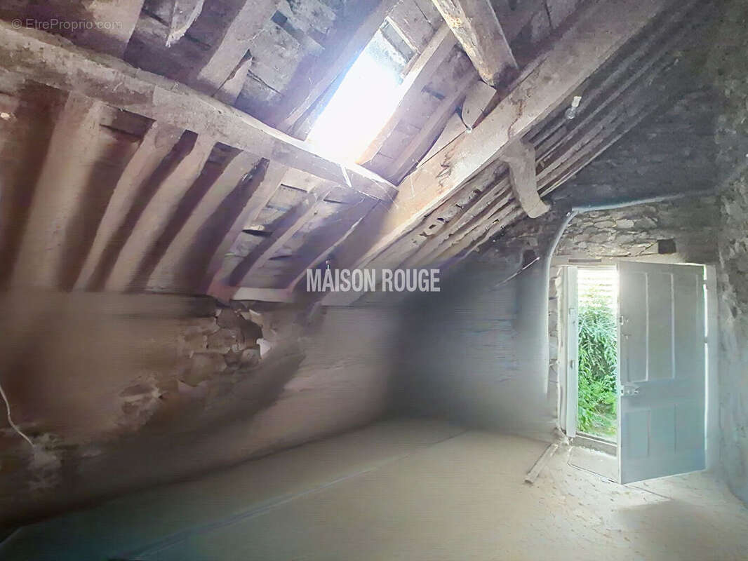 Maison de caractère en pierres à rénover - Jardin, dépendance et aperçus mer - photo 6