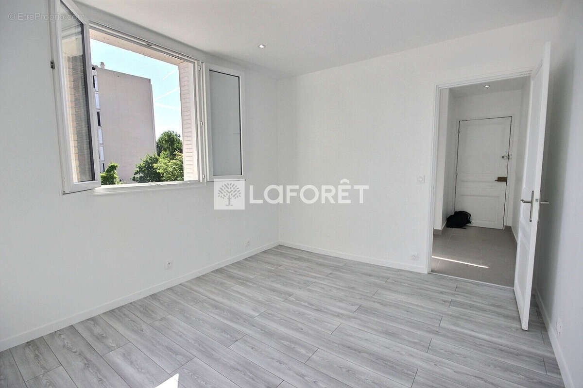 Appartement à COURBEVOIE