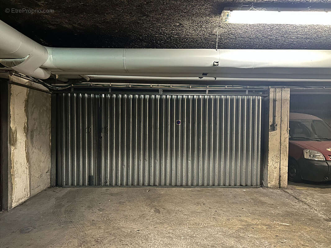 Parking à PARIS-14E