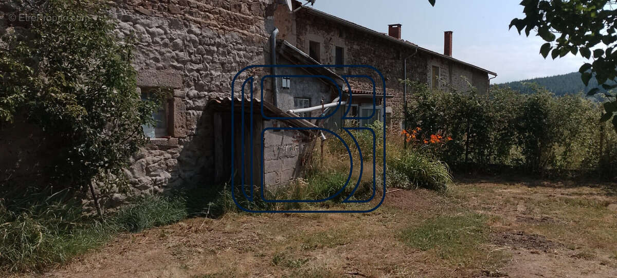 Maison à SAINT-AMANT-ROCHE-SAVINE