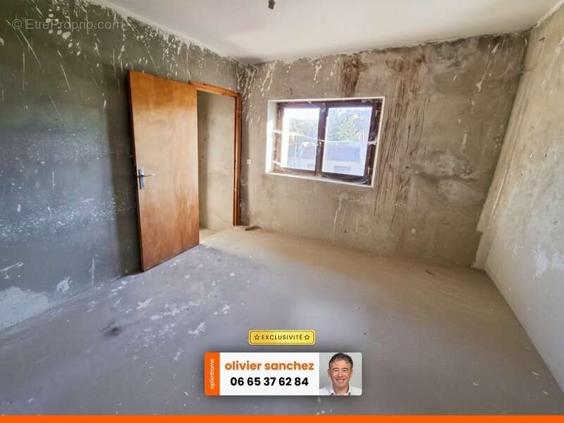 Maison à SAINT-GENES-CHAMPANELLE