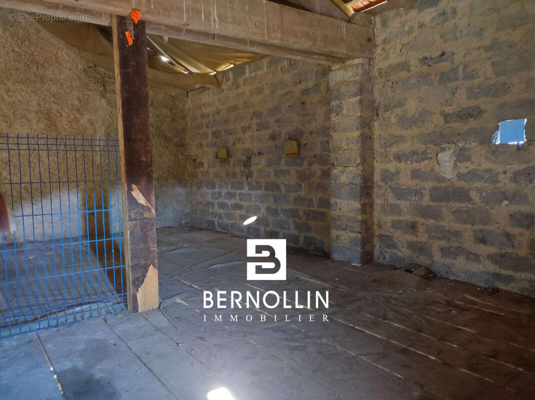 Maison à COURMANGOUX