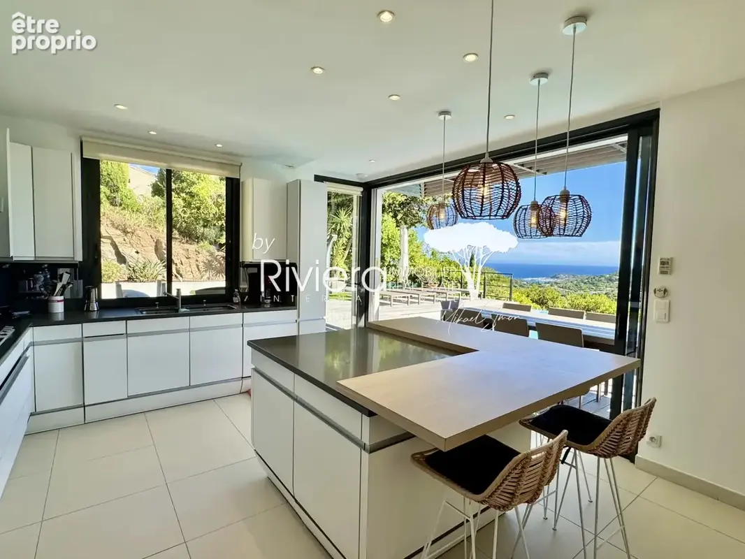 Propriété Contemporaine - Vue Mer imprenable avec piscine à - photo 11