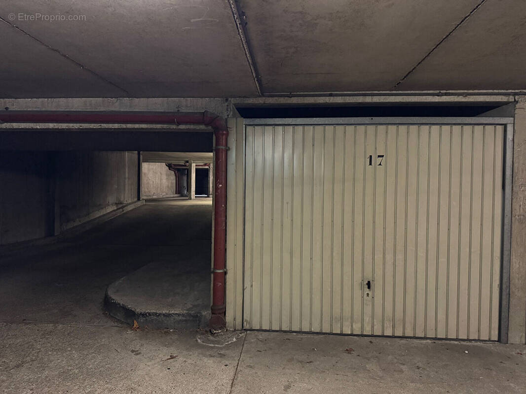 Parking à SURESNES