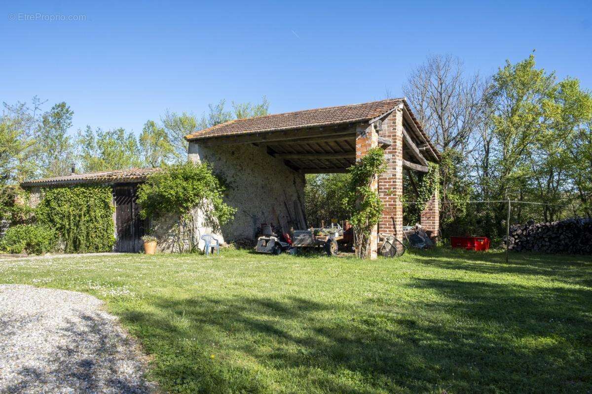 Maison à ESCUEILLENS-ET-SAINT-JUST-DE-BELENGARD