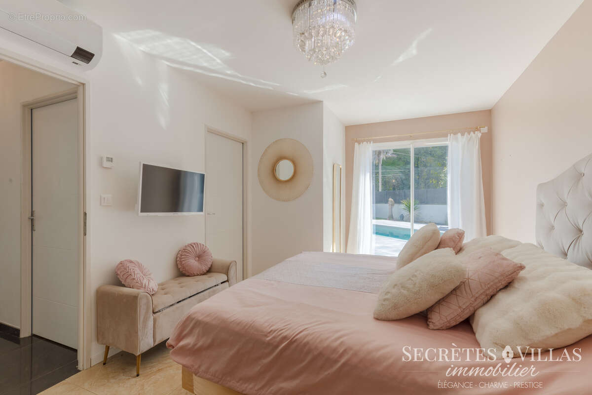 Maison à FARGUES-SAINT-HILAIRE