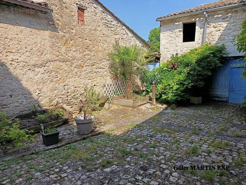 Maison 273 m² à Saint-Meard-De-Gurcon  - photo 6