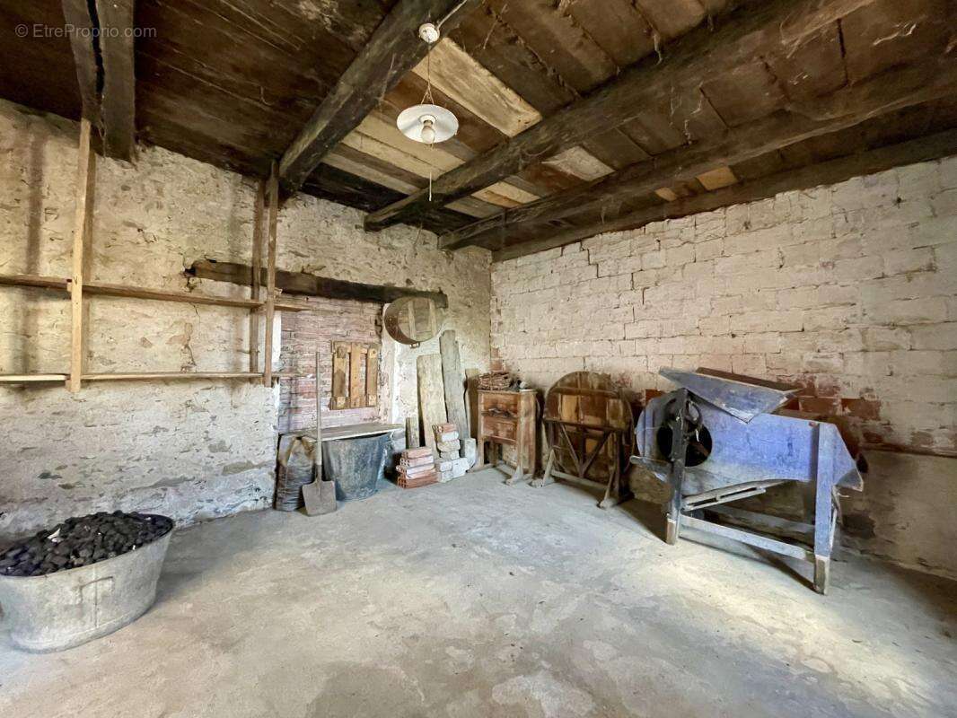 Maison à MIRANDOL-BOURGNOUNAC