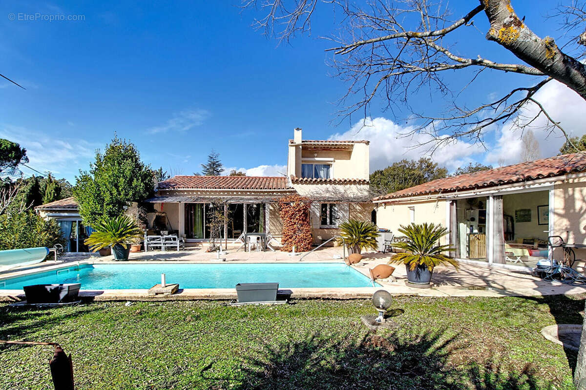 À VENDRE EN EXLUSIVITE!! Propriété  à TOURTOUR de 130m² + dépendance de 20m² + agrandissement possible + piscine le tout sur un  - photo 19
