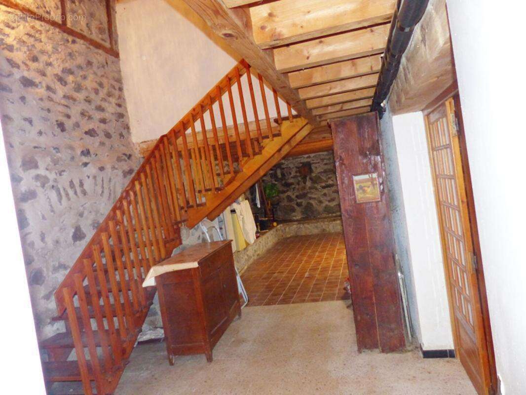 Maison à SAINT-JULIEN-CHAPTEUIL