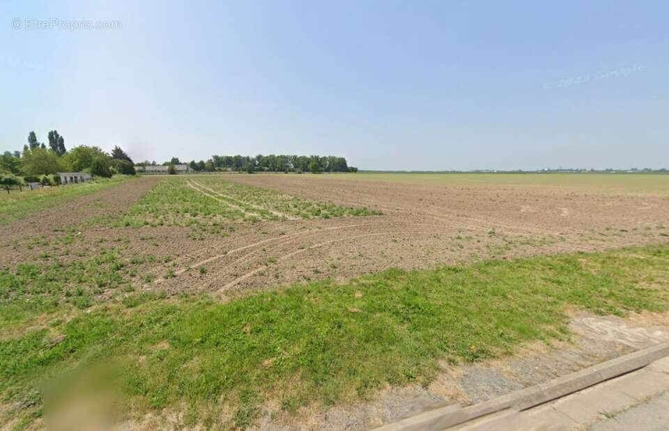 Terrain à ROUCOURT