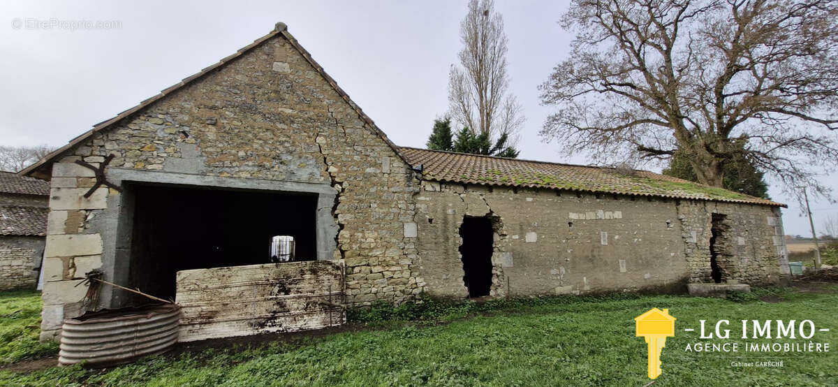 Autre à CHENAC-SAINT-SEURIN-D'UZET