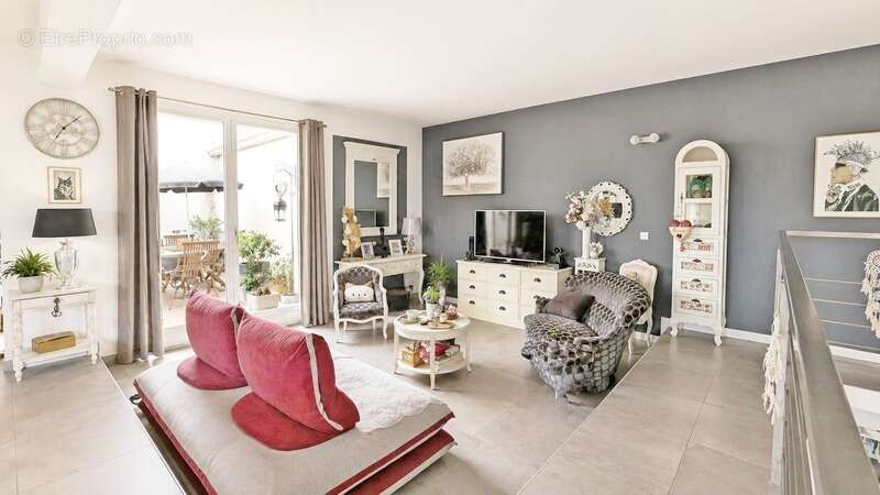 VERNÈGUES - secteur Cazan (13)  Magnifique maison de 190 m² avec vue panoramique & revenus locatifs - photo 12
