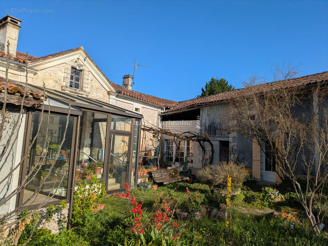 Maison à PAUSSAC-ET-SAINT-VIVIEN