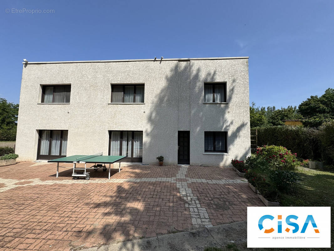 Commerce à VERNEUIL-EN-HALATTE