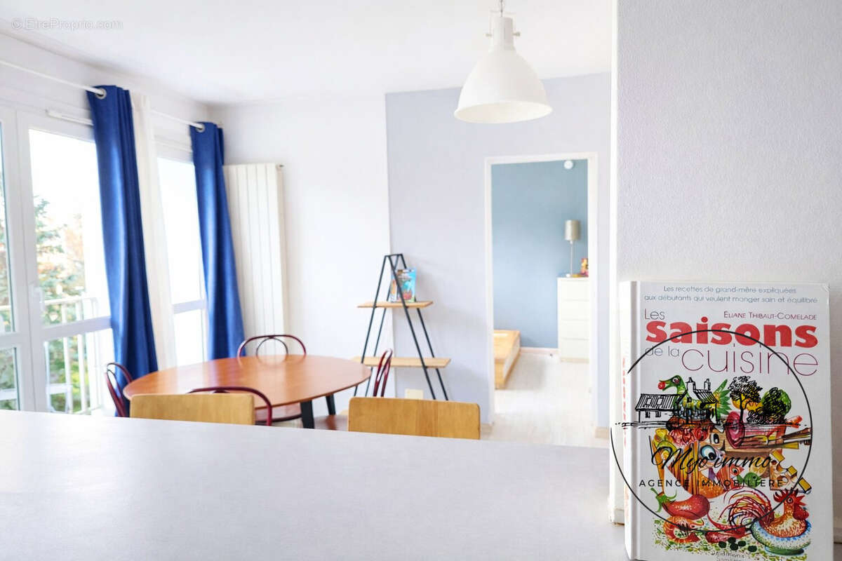 vue sur le séjour - Appartement à REZE