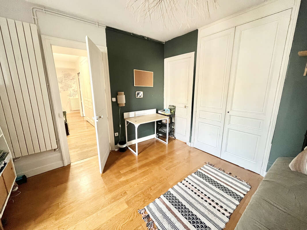 7 pièces de 183 M2 - Centre-ville - 5 chambres - Cuisine équipée - Parking - photo 16
