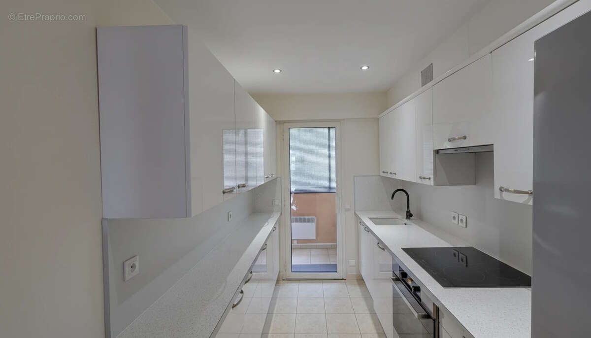 LE CANNET à vendre 3 pièces 87 m2 vue mer terrasse garage et cave au calme absolu - photo 9