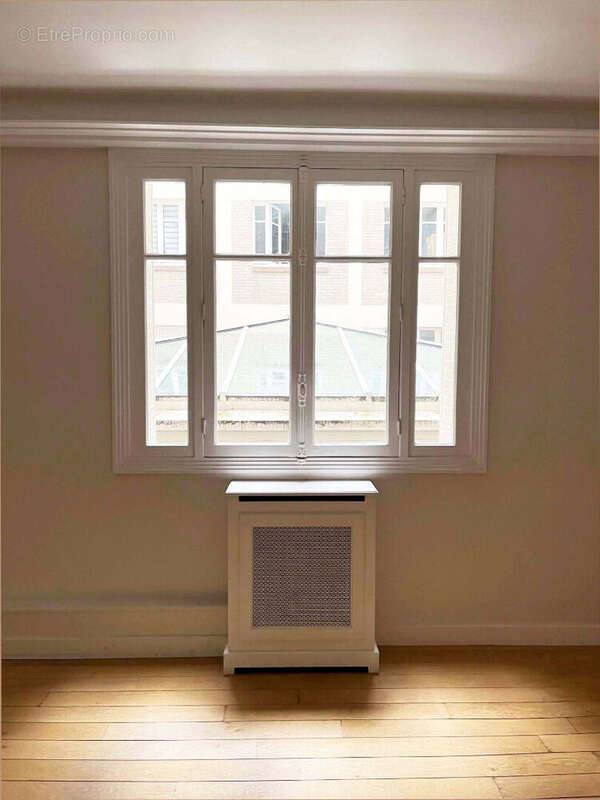 Commerce à PARIS-16E