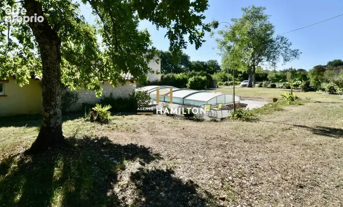Superbe maison en pierre rénovée, avec bois et terrains attenants - photo 12
