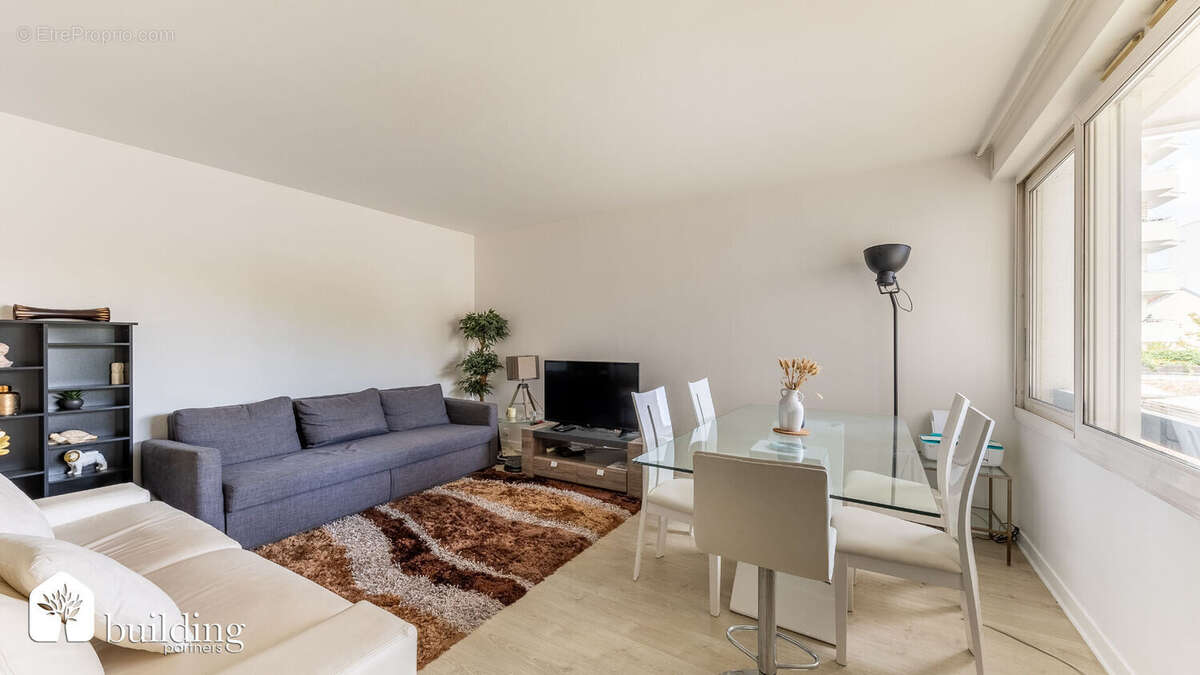 Appartement à COURBEVOIE