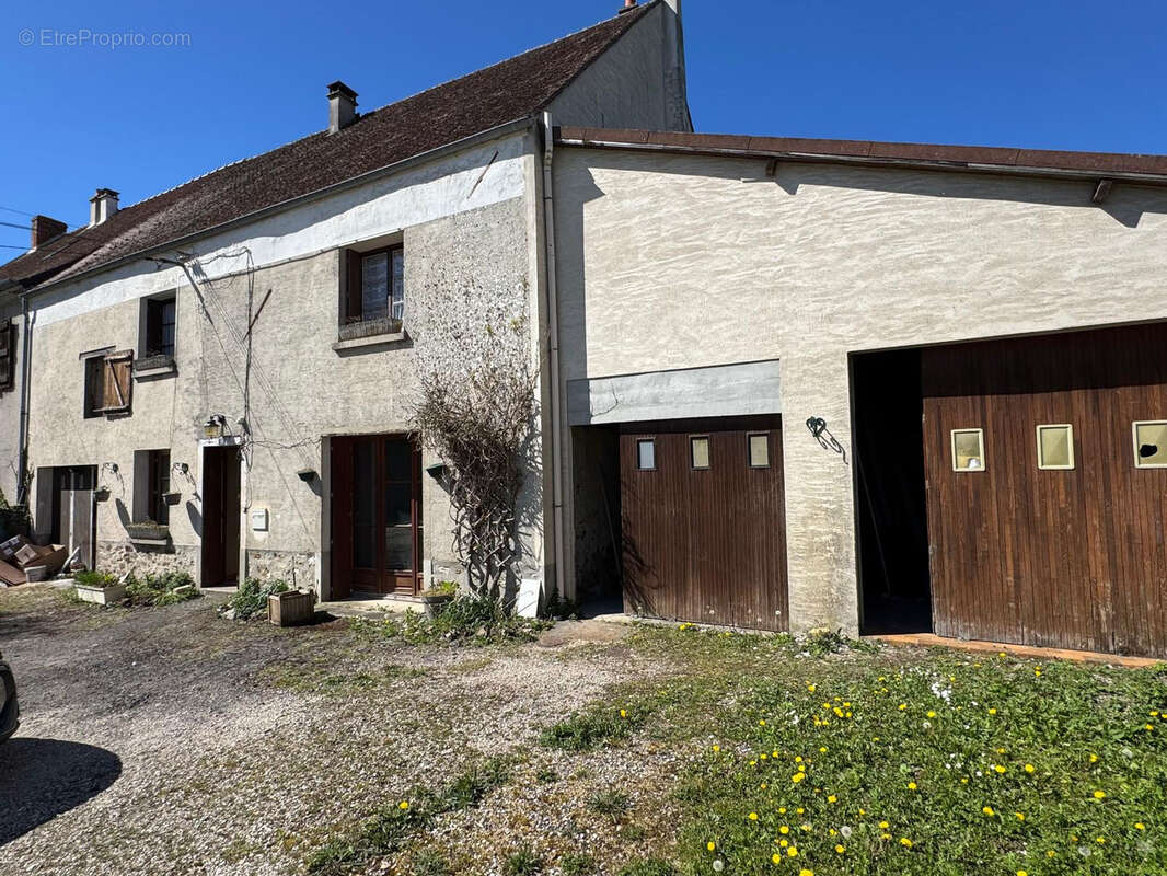 Maison à COUTEVROULT