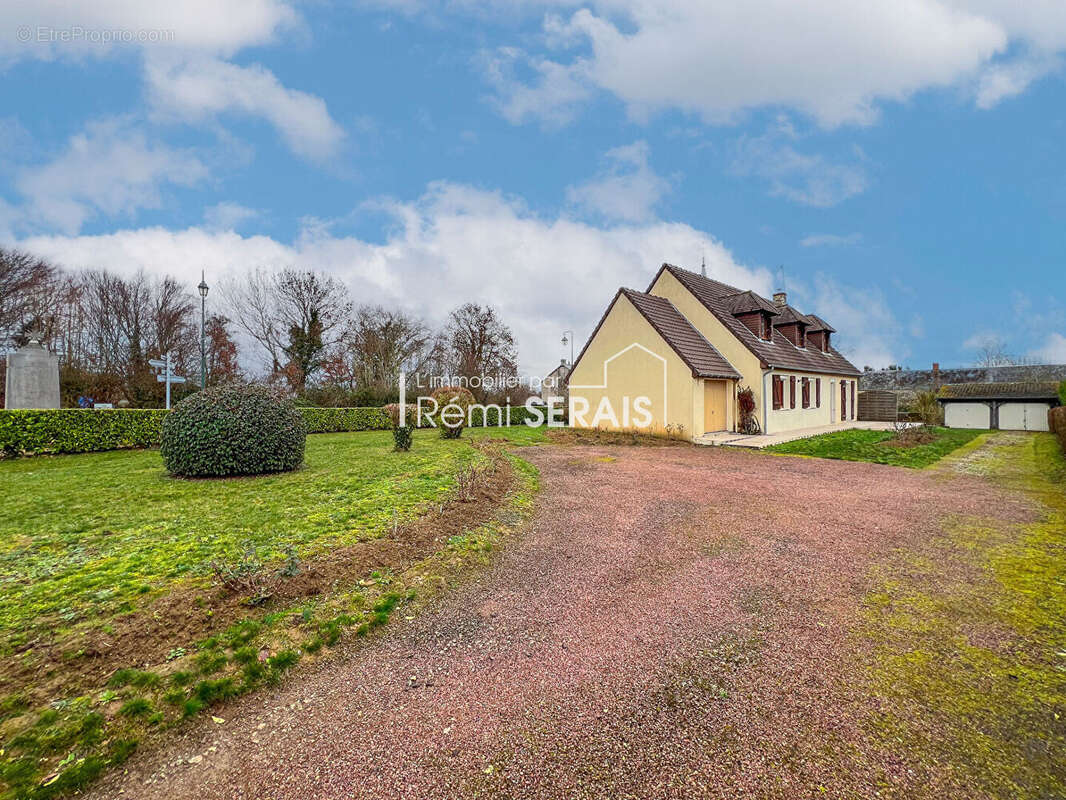 Montmerrei - Maison familiale avec jardin et garages - photo 11
