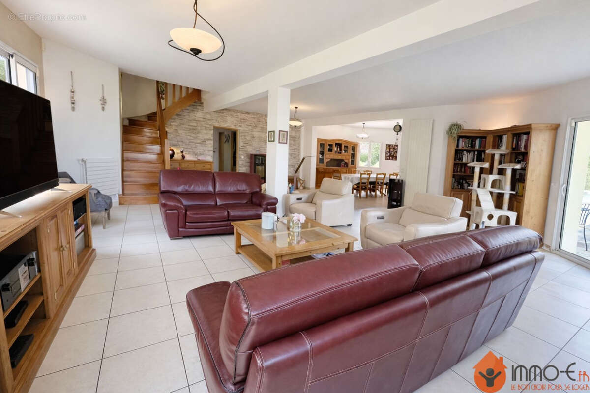 Maison à MAGNY-LE-HONGRE