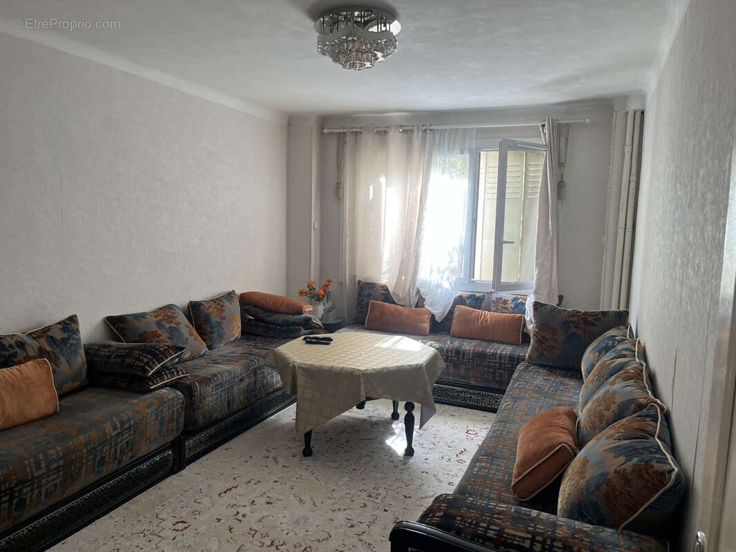 Appartement à MARSEILLE-5E