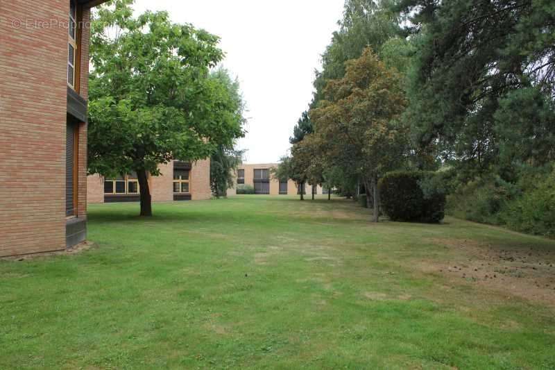 Commerce à MONTIGNY-LE-BRETONNEUX