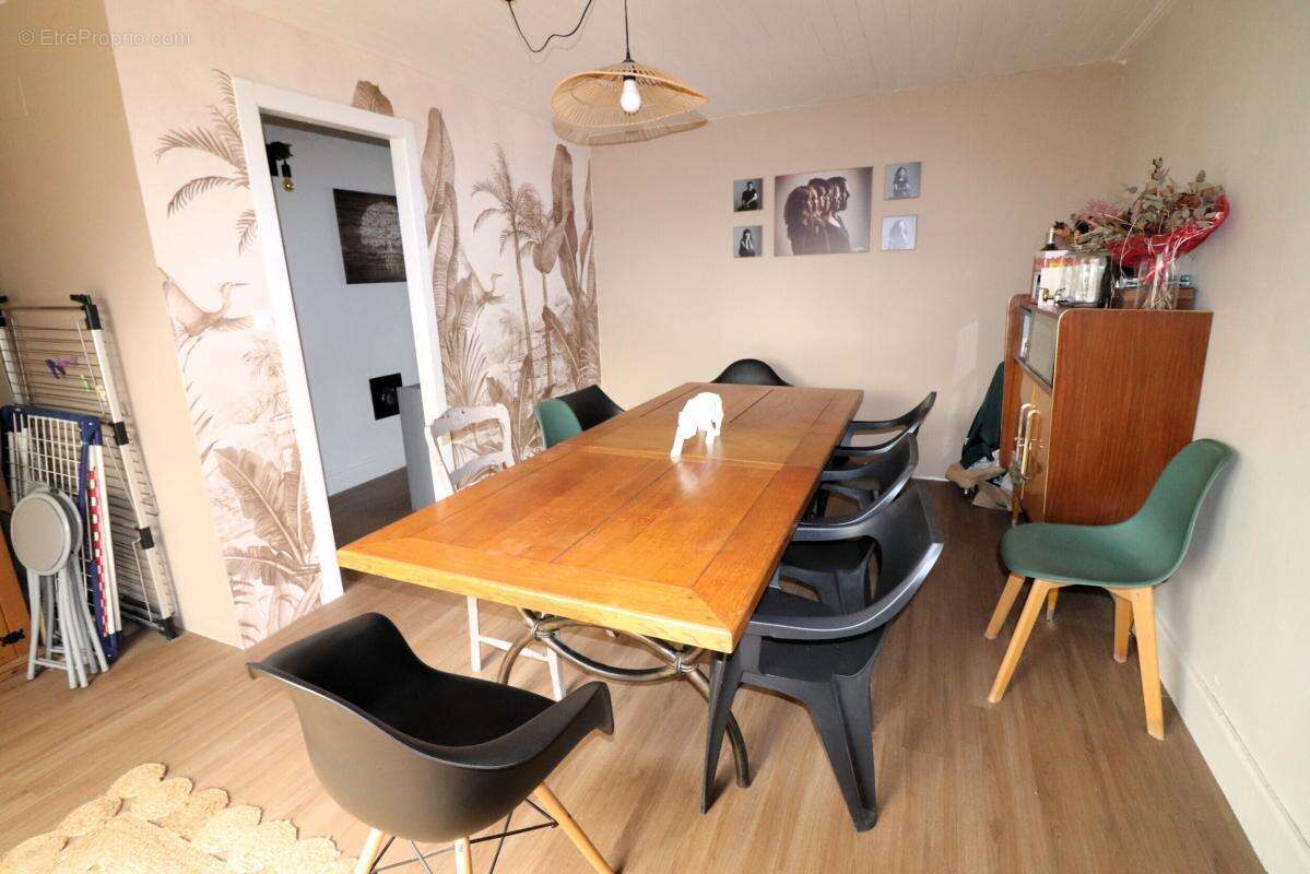 Maison à CASTELNAU-MONTRATIER