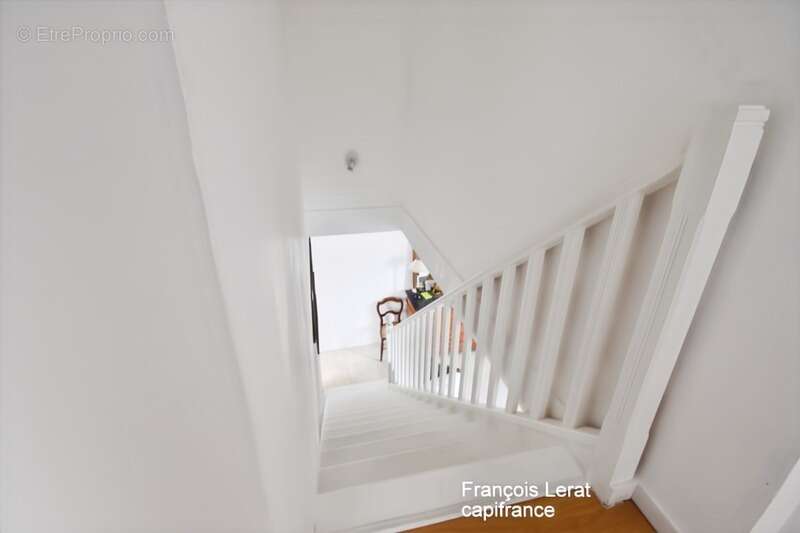 Duplex à vendre 5 pièces SAINT CLOUD (92) - Duplex de 97,05 m² avec cour privative de 45 m² – Saint-Cloud, quartier du Val d'Or  - photo 7